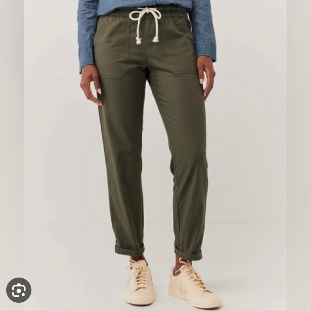 pact. Green Woven Twill Roll Up Pants size large in excellent condition